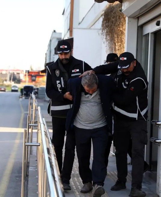 O müteahhide aynı ceza verildi! 62 kez müebbet, 865 yıl hapis cezasına çarptırıldı